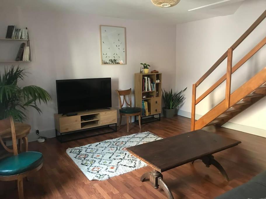 Charmant Appartement Au Calme Avec Parking Besançon Buitenkant foto